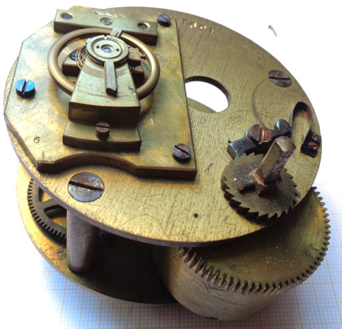 Antikes werk für - werk, kaminuhr