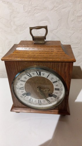 Alte kleine vintage kaminuhr - alte,