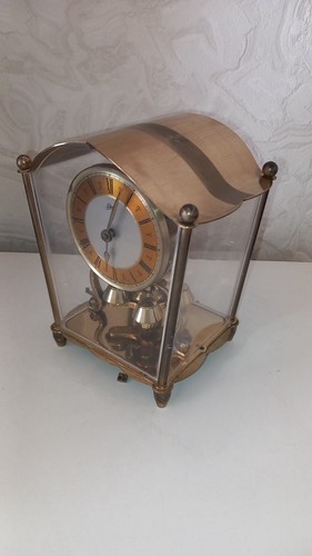Alte mechanische tischuhr - alte,
